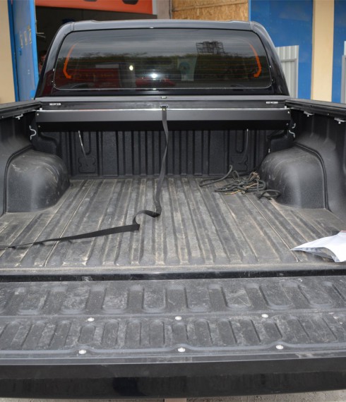 Ролета кузова Toyota Hilux 2015+ Roll-N-Lock фото