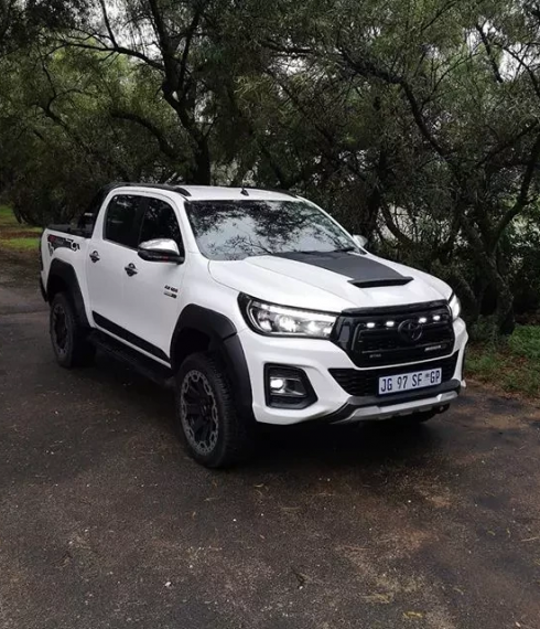 Ролет электрический на Toyota Hilux 2015+ от EGR фото