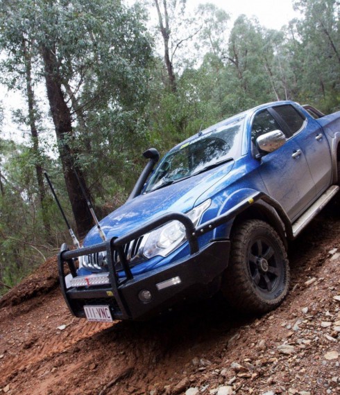 Боковые подножки усиленные TJM Mitsubishi L200 2016+ фото