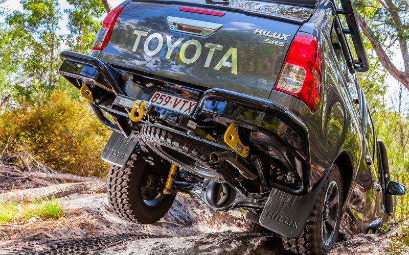 Задний бампер силовой Toyota Hilux 2015+ TJM фото