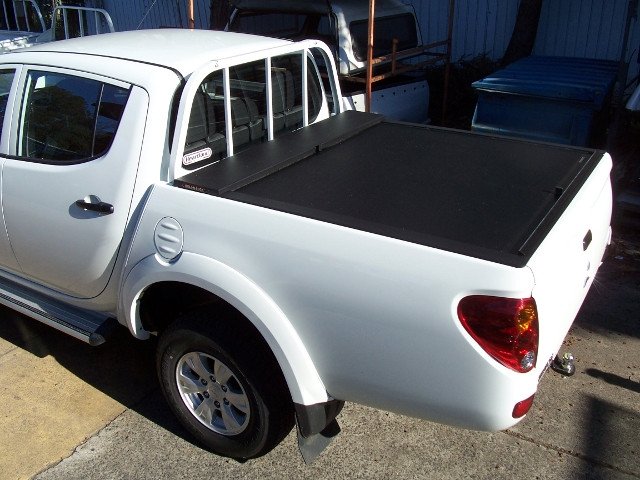 Ролета Roll-N-Lock для кузова Mitsubishi L200 Long Bed 2012-2015 фото