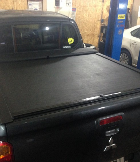 Ролета Roll-N-Lock для кузова Mitsubishi L200 Long Bed 2012-2015 фото