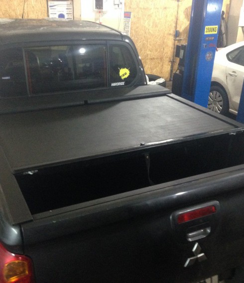 Ролета Roll-N-Lock для кузова Mitsubishi L200 Long Bed 2012-2015 фото