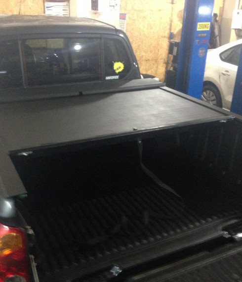Ролета Roll-N-Lock для кузова Mitsubishi L200 Long Bed 2012-2015 фото