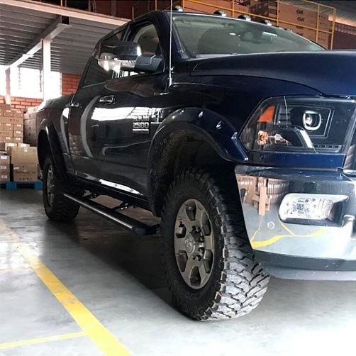Выдвижные подножки с электроприводом Dodge Ram 2019+ E-Board фото
