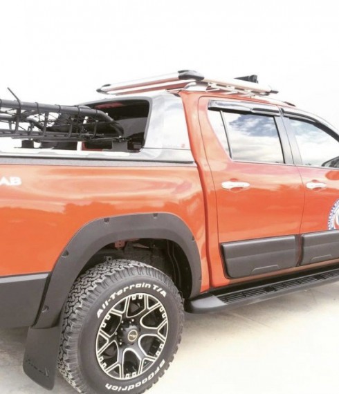 Расширители крыльев с фальш болтами Safari Toyota Hilux 2015+ фото