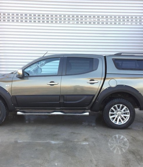 Расширители крыльев Mitsubishi L200 2016-2019 Safari с фальш болтами фото