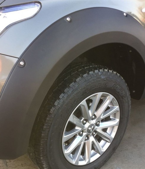 Расширители крыльев Mitsubishi L200 2016-2019 Safari с фальш болтами фото