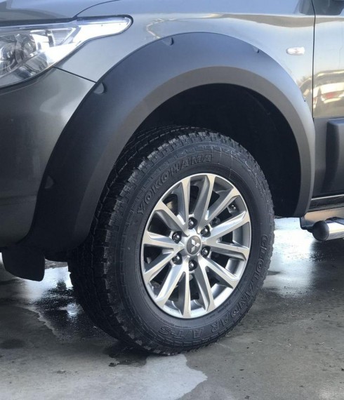 Расширители крыльев Mitsubishi L200 2016-2019 Safari с фальш болтами фото