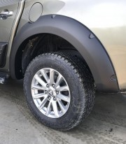Расширители крыльев Mitsubishi L200 2016-2019 Safari с фальш болтами фото
