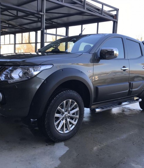 Расширители крыльев Mitsubishi L200 2016-2019 Safari с фальш болтами фото