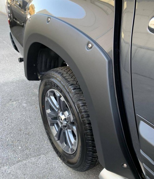 Расширители крыльев Mitsubishi L200 2019+ Safari с фальш болтами фото