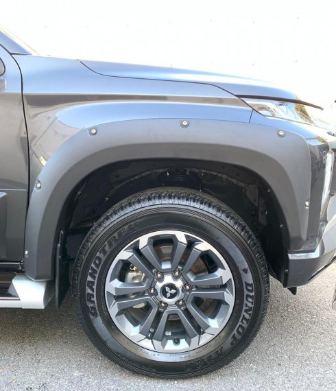 Расширители крыльев Mitsubishi L200 2019+ Safari с фальш болтами фото