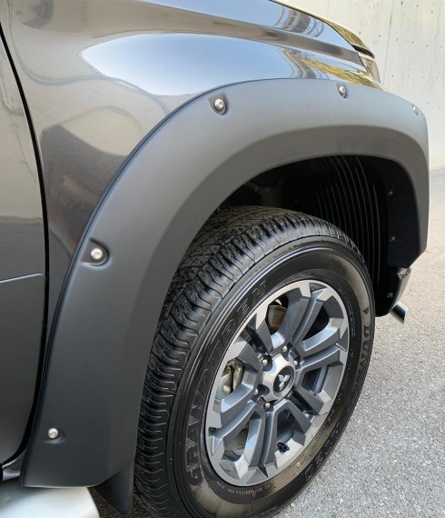 Расширители крыльев Mitsubishi L200 2019+ Safari с фальш болтами фото