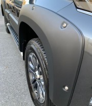 Расширители крыльев Mitsubishi L200 2019+ Safari с фальш болтами фото