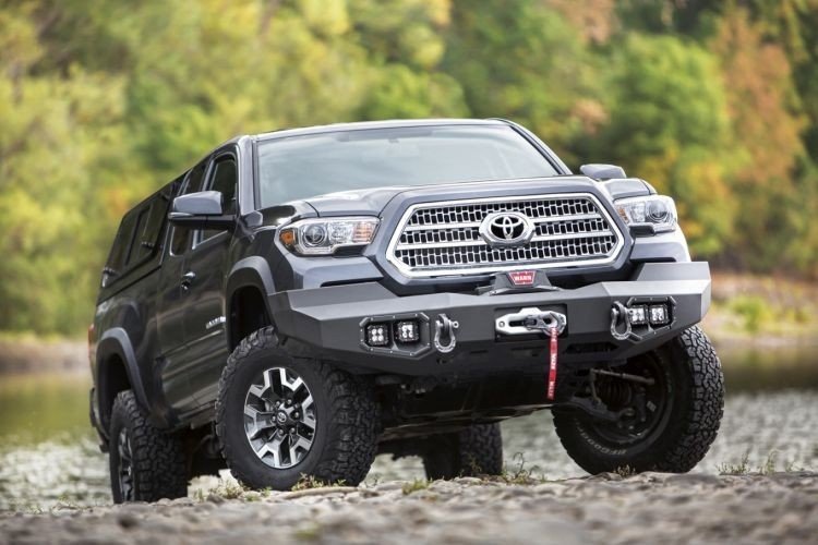 Бампер передний силовой Warn Toyota Tacoma 2016-2018 фото