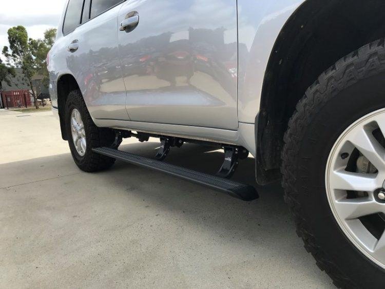 Выдвижные подножки с электроприводом Toyota Land Cruiser 200 E-Board фото
