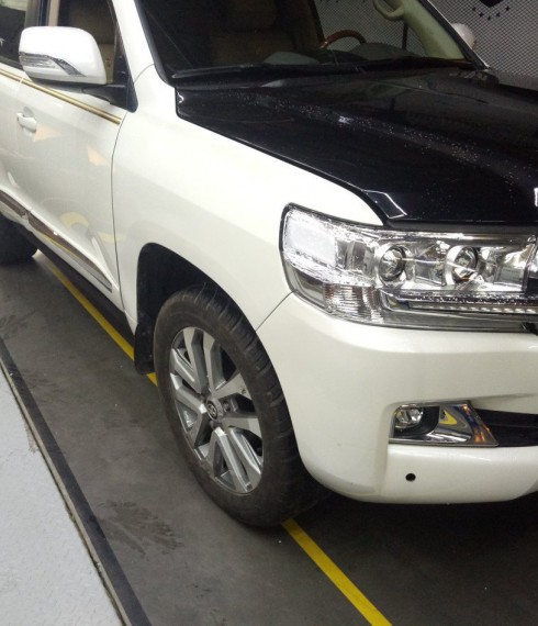 Выдвижные подножки с электроприводом Toyota Land Cruiser 200 E-Board фото