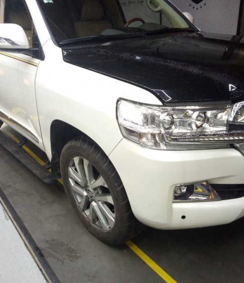 Выдвижные подножки с электроприводом Toyota Land Cruiser 200 E-Board фото