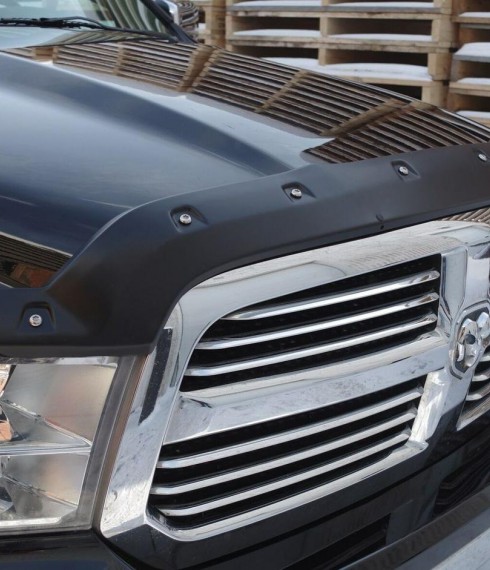 Дефлектор капота с болтами Formit Dodge Ram 2009-2019 фото