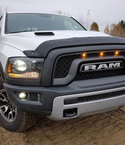 Дефлектор капота с болтами Formit Dodge Ram 2009-2019 фото