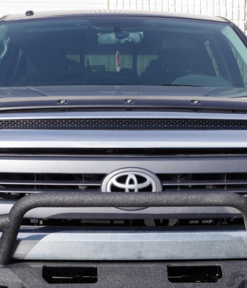 Дефлектор капота Formit Toyota Tundra 2014-2021 с болтами фото