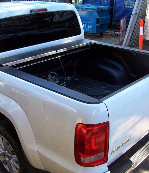 Ролета кузова Roll-N-Lock для VW Amarok 2010+ фото