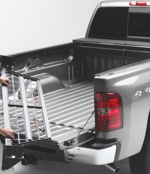 Разделитель кузова Roll-N-Lock Cargo Manager для VW Amarok фото