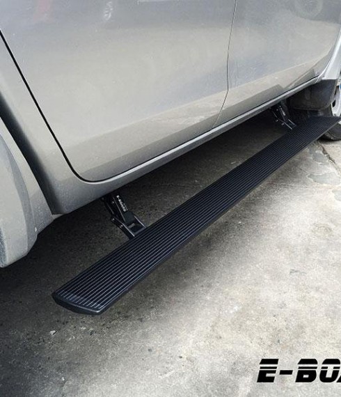 Выдвижные подножки с электроприводом Mitsubishi L200 2016-2019 E-Board фото