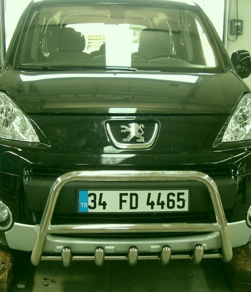 Кенгурятник низкий с грилем на Peugeot Partner 2008+ фото