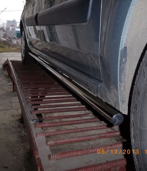 Пороги труба на Renault Logan 2005-2012 фото
