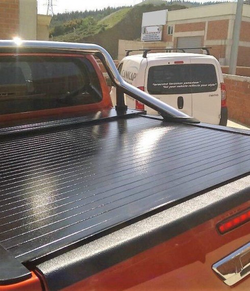 Ролета на Toyota Hi-Lux 2015+ под Oem Roll-Bar Arline фото