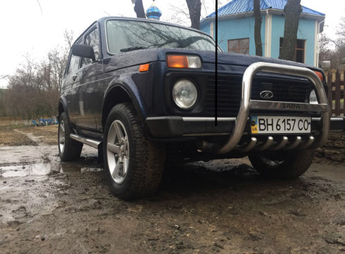 Подножки для LADA Niva порог трубой от Tamsan фото