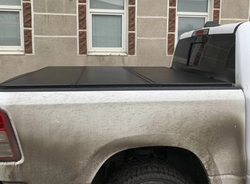 Крышка кузова Dodge RAM 09+ Трехсекционная фото