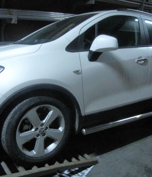 Пороги труба с проступью на Opel Mokka фото