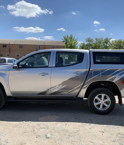 Кунг на Mitsubishi L200 2015-2024 Fixed Glass фото