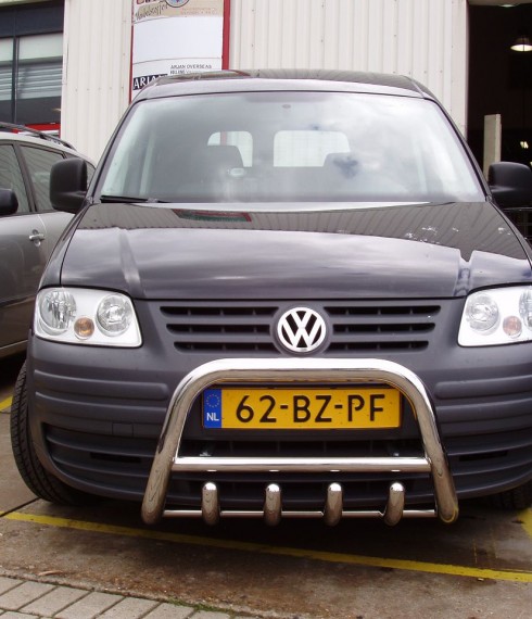 Кенгурятник низкий с грилем на Volkswagen Caddy фото
