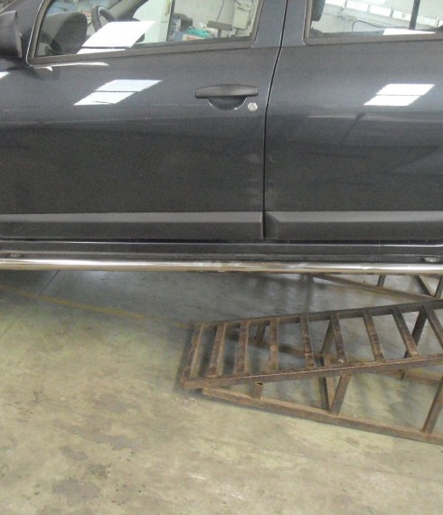 Пороги труба на Renault Logan 2005-2012 фото