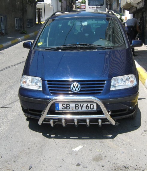 Кенгурятник низкий с грилем на Volkswagen Sharan фото