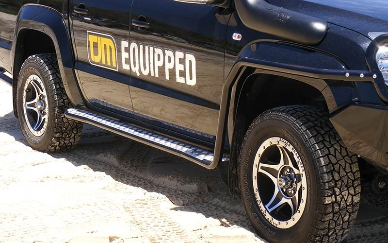 Боковые подножки металлические силовые TJM VW Amarok 2010+ фото
