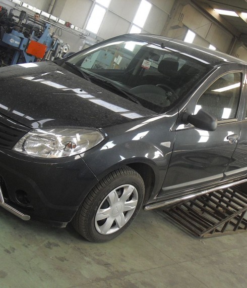 Пороги труба на Renault Sandero UATUNING фото