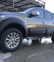 Накладки на двери для Mitsubishi L200 Митсубиси Л200 2015-2019 Safari фото